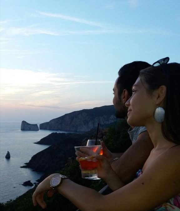 aperitivo in spiaggia futuri sposi